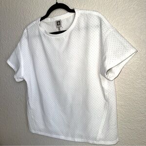 Bright white eyelet top in size 8 Anne Klein